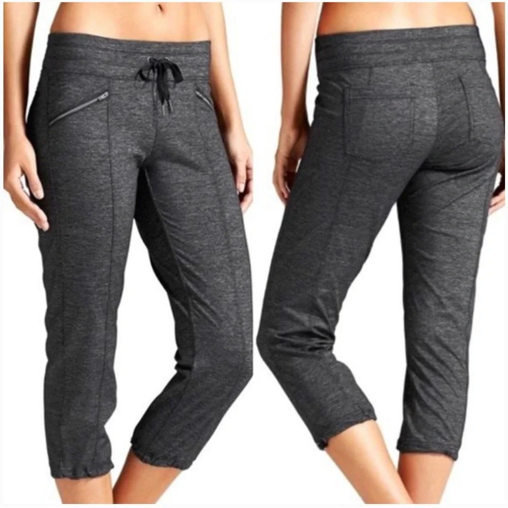 Athleta Quest Metro Slouch gray athletic capris Size Medium.